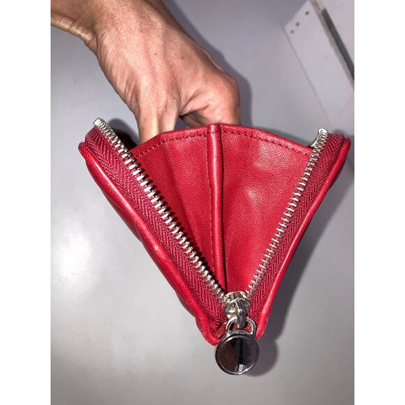 MICHAEL KORS, LARGE RED LEATHER QUILTED ZIP AROUND WALELT - Picture 16 of 16